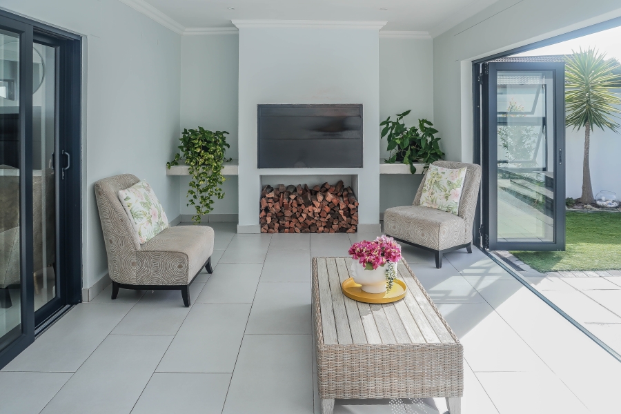 3 Bedroom Property for Sale in Jakarandas Western Cape